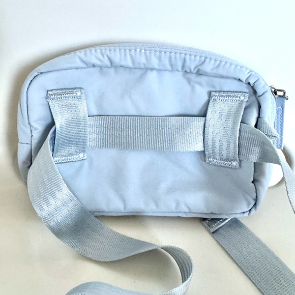 Athleta Belt Bag / Crossbody Light Blue Small Travel Bag Fanny Pack Power of She - Picture 7 of 9